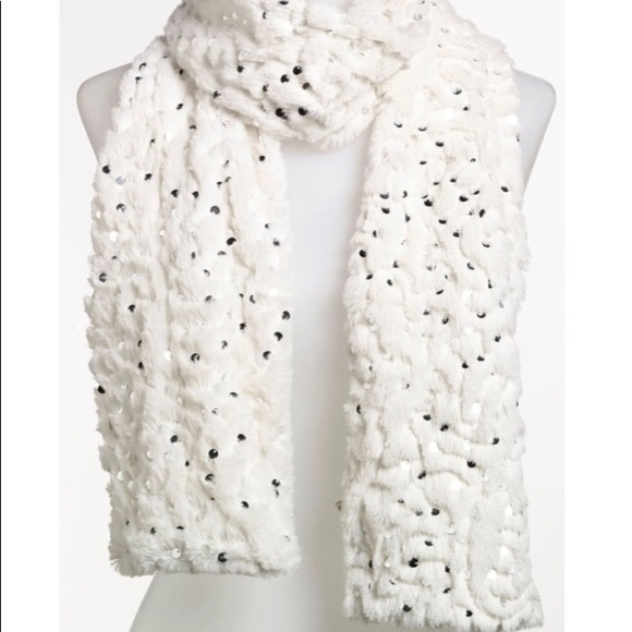 COLLECTION XIIX EIGHTEEN ASHLEY FAUX FUR SCARF IVORY WITH SILVER SEQUINS…  NWOT - Picture 1 of 2